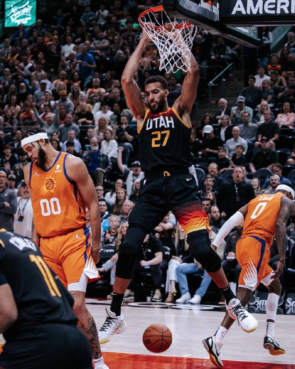 包含Rookie新星爆冷表现惊艳，快船未来可期！的词条